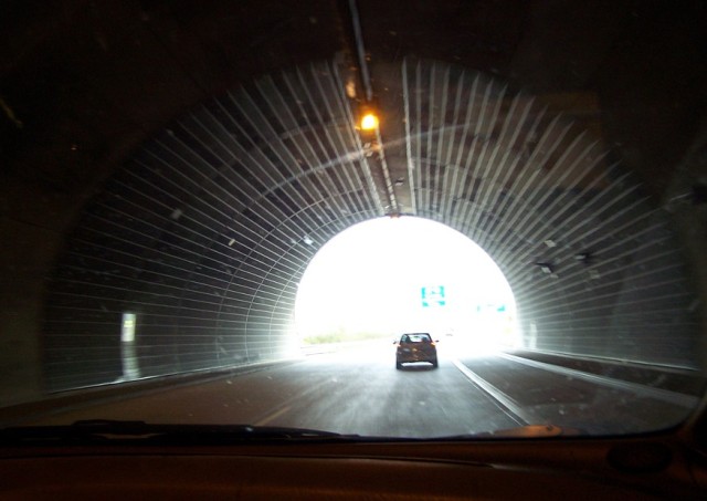 autobahn-licht-am-ende-des-tunnel
